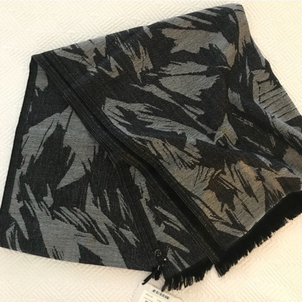 lululemon lotus scarf